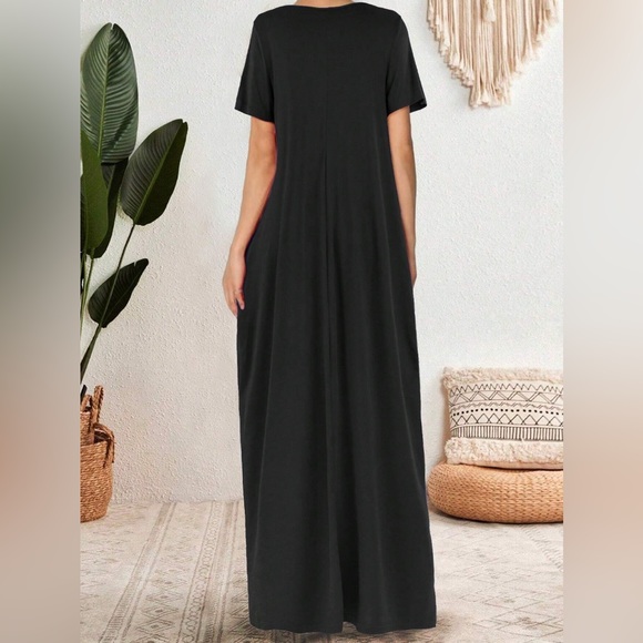 Black Round Neck Hidden Pocket Maxi Tee Dress - Picture 2 of 5